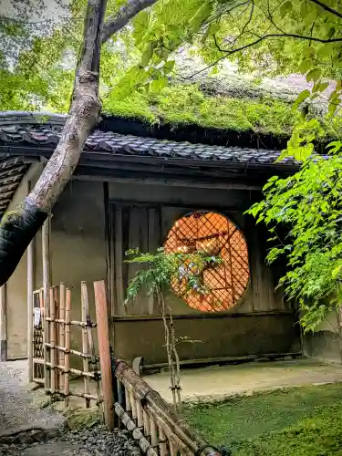 祇王寺の{uncategorized: "未分類", other: "その他", undefined: "問題あり", building: "その他建物", grave: "お墓", sacred_gate: "鳥居", guardian: "狛犬", statue: "像", buddha: "仏像", history: "歴史", nature: "自然", garden: "庭園", animal: "動物", pagoda: "塔", temizu: "手水舎", mountain_gate: "山門・神門", sanctuary: "本殿・本堂", subordinate: "末社・摂社", art: "芸術", scenery: "景色", jizo: "地蔵", ema: "絵馬", goshuin: "御朱印", omikuji: "おみくじ", items: "授与品その他", amulet: "お守り", goshuincho: "御朱印帳", eats: "食事", festival: "お祭り", votive_dance: "神楽", shichigosan: "七五三参", wedding: "結婚式", experience: "体験その他", initially: "初詣", around: "周辺", anti_infection: "感染症対策"}