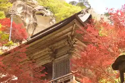 宝珠山 立石寺の山門・神門