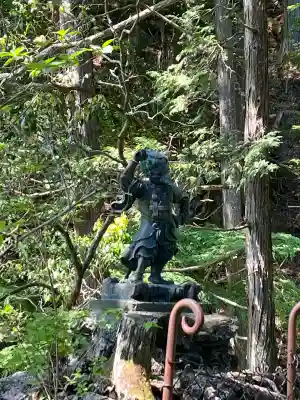 武蔵御嶽神社の{uncategorized: "未分類", other: "その他", undefined: "問題あり", building: "その他建物", grave: "お墓", sacred_gate: "鳥居", guardian: "狛犬", statue: "像", buddha: "仏像", history: "歴史", nature: "自然", garden: "庭園", animal: "動物", pagoda: "塔", temizu: "手水舎", mountain_gate: "山門・神門", sanctuary: "本殿・本堂", subordinate: "末社・摂社", art: "芸術", scenery: "景色", jizo: "地蔵", ema: "絵馬", goshuin: "御朱印", omikuji: "おみくじ", items: "授与品その他", amulet: "お守り", goshuincho: "御朱印帳", eats: "食事", festival: "お祭り", votive_dance: "神楽", shichigosan: "七五三参", wedding: "結婚式", experience: "体験その他", initially: "初詣", around: "周辺", anti_infection: "感染症対策"}