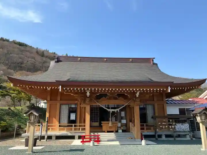 諏訪神社の{uncategorized: "未分類", other: "その他", undefined: "問題あり", building: "その他建物", grave: "お墓", sacred_gate: "鳥居", guardian: "狛犬", statue: "像", buddha: "仏像", history: "歴史", nature: "自然", garden: "庭園", animal: "動物", pagoda: "塔", temizu: "手水舎", mountain_gate: "山門・神門", sanctuary: "本殿・本堂", subordinate: "末社・摂社", art: "芸術", scenery: "景色", jizo: "地蔵", ema: "絵馬", goshuin: "御朱印", omikuji: "おみくじ", items: "授与品その他", amulet: "お守り", goshuincho: "御朱印帳", eats: "食事", festival: "お祭り", votive_dance: "神楽", shichigosan: "七五三参", wedding: "結婚式", experience: "体験その他", initially: "初詣", around: "周辺", anti_infection: "感染症対策"}