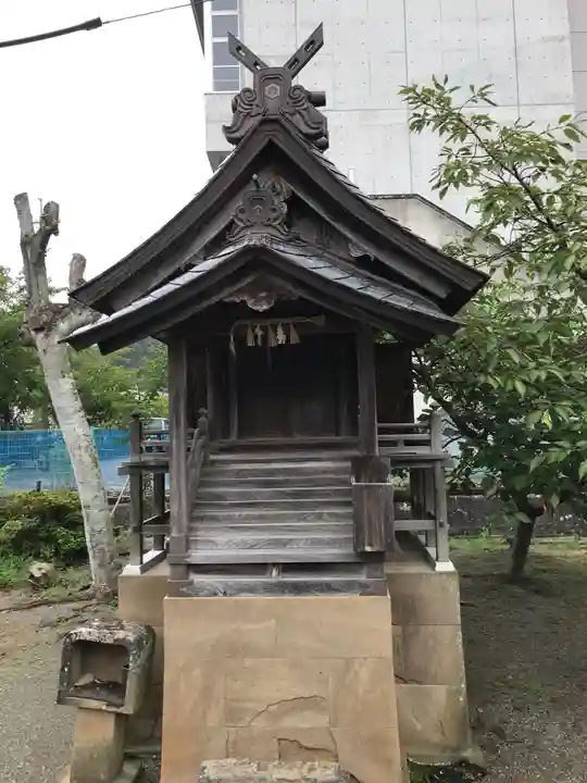 阿羅波比神社の末社・摂社