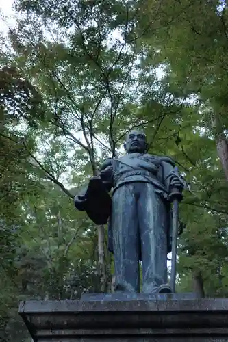 秩父御嶽神社の像