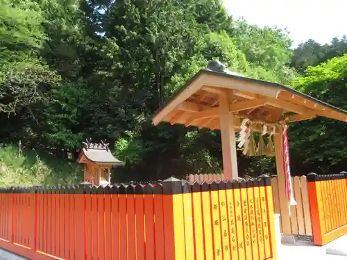 出世稲荷神社の山門