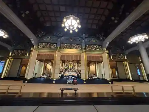築地本願寺（本願寺築地別院）の{uncategorized: "未分類", other: "その他", undefined: "問題あり", building: "その他建物", grave: "お墓", sacred_gate: "鳥居", guardian: "狛犬", statue: "像", buddha: "仏像", history: "歴史", nature: "自然", garden: "庭園", animal: "動物", pagoda: "塔", temizu: "手水舎", mountain_gate: "山門・神門", sanctuary: "本殿・本堂", subordinate: "末社・摂社", art: "芸術", scenery: "景色", jizo: "地蔵", ema: "絵馬", goshuin: "御朱印", omikuji: "おみくじ", items: "授与品その他", amulet: "お守り", goshuincho: "御朱印帳", eats: "食事", festival: "お祭り", votive_dance: "神楽", shichigosan: "七五三参", wedding: "結婚式", experience: "体験その他", initially: "初詣", around: "周辺", anti_infection: "感染症対策"}