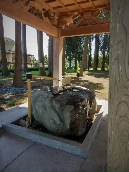 金井神社の手水舎