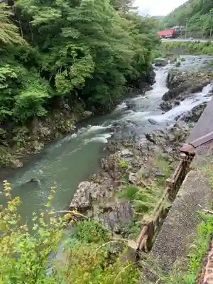 馬門の滝の祠の周辺