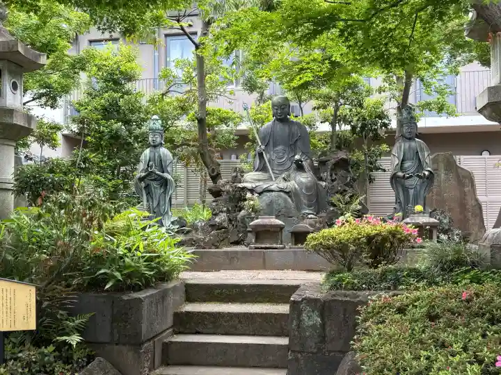 伝通院の{uncategorized: "未分類", other: "その他", undefined: "問題あり", building: "その他建物", grave: "お墓", sacred_gate: "鳥居", guardian: "狛犬", statue: "像", buddha: "仏像", history: "歴史", nature: "自然", garden: "庭園", animal: "動物", pagoda: "塔", temizu: "手水舎", mountain_gate: "山門・神門", sanctuary: "本殿・本堂", subordinate: "末社・摂社", art: "芸術", scenery: "景色", jizo: "地蔵", ema: "絵馬", goshuin: "御朱印", omikuji: "おみくじ", items: "授与品その他", amulet: "お守り", goshuincho: "御朱印帳", eats: "食事", festival: "お祭り", votive_dance: "神楽", shichigosan: "七五三参", wedding: "結婚式", experience: "体験その他", initially: "初詣", around: "周辺", anti_infection: "感染症対策"}