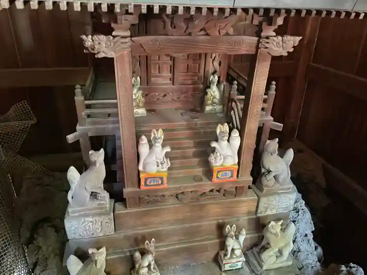 諏訪神社の{uncategorized: "未分類", other: "その他", undefined: "問題あり", building: "その他建物", grave: "お墓", sacred_gate: "鳥居", guardian: "狛犬", statue: "像", buddha: "仏像", history: "歴史", nature: "自然", garden: "庭園", animal: "動物", pagoda: "塔", temizu: "手水舎", mountain_gate: "山門・神門", sanctuary: "本殿・本堂", subordinate: "末社・摂社", art: "芸術", scenery: "景色", jizo: "地蔵", ema: "絵馬", goshuin: "御朱印", omikuji: "おみくじ", items: "授与品その他", amulet: "お守り", goshuincho: "御朱印帳", eats: "食事", festival: "お祭り", votive_dance: "神楽", shichigosan: "七五三参", wedding: "結婚式", experience: "体験その他", initially: "初詣", around: "周辺", anti_infection: "感染症対策"}