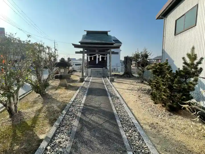 千僧供道祖神神社の{uncategorized: "未分類", other: "その他", undefined: "問題あり", building: "その他建物", grave: "お墓", sacred_gate: "鳥居", guardian: "狛犬", statue: "像", buddha: "仏像", history: "歴史", nature: "自然", garden: "庭園", animal: "動物", pagoda: "塔", temizu: "手水舎", mountain_gate: "山門・神門", sanctuary: "本殿・本堂", subordinate: "末社・摂社", art: "芸術", scenery: "景色", jizo: "地蔵", ema: "絵馬", goshuin: "御朱印", omikuji: "おみくじ", items: "授与品その他", amulet: "お守り", goshuincho: "御朱印帳", eats: "食事", festival: "お祭り", votive_dance: "神楽", shichigosan: "七五三参", wedding: "結婚式", experience: "体験その他", initially: "初詣", around: "周辺", anti_infection: "感染症対策"}