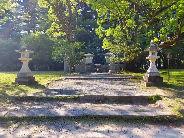 大斎原(熊野本宮大社旧社地)の{uncategorized: "未分類", other: "その他", undefined: "問題あり", building: "その他建物", grave: "お墓", sacred_gate: "鳥居", guardian: "狛犬", statue: "像", buddha: "仏像", history: "歴史", nature: "自然", garden: "庭園", animal: "動物", pagoda: "塔", temizu: "手水舎", mountain_gate: "山門・神門", sanctuary: "本殿・本堂", subordinate: "末社・摂社", art: "芸術", scenery: "景色", jizo: "地蔵", ema: "絵馬", goshuin: "御朱印", omikuji: "おみくじ", items: "授与品その他", amulet: "お守り", goshuincho: "御朱印帳", eats: "食事", festival: "お祭り", votive_dance: "神楽", shichigosan: "七五三参", wedding: "結婚式", experience: "体験その他", initially: "初詣", around: "周辺", anti_infection: "感染症対策"}