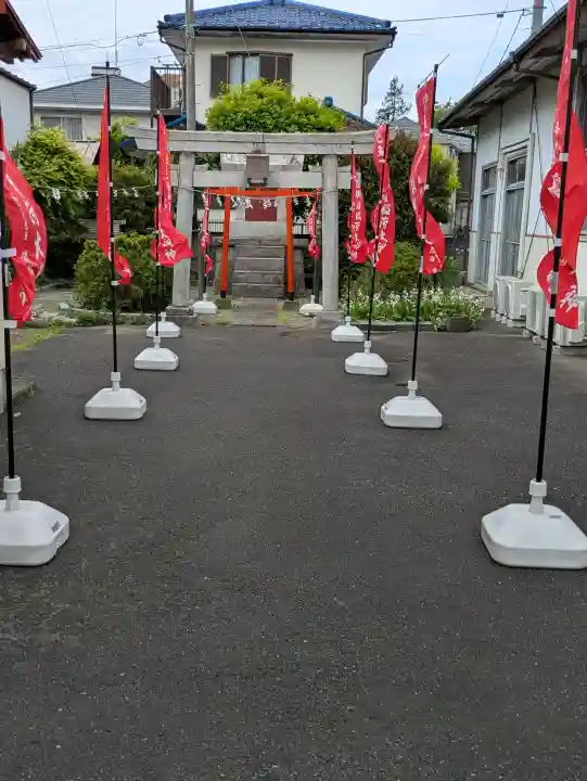 御殿稲荷神社の{uncategorized: "未分類", other: "その他", undefined: "問題あり", building: "その他建物", grave: "お墓", sacred_gate: "鳥居", guardian: "狛犬", statue: "像", buddha: "仏像", history: "歴史", nature: "自然", garden: "庭園", animal: "動物", pagoda: "塔", temizu: "手水舎", mountain_gate: "山門・神門", sanctuary: "本殿・本堂", subordinate: "末社・摂社", art: "芸術", scenery: "景色", jizo: "地蔵", ema: "絵馬", goshuin: "御朱印", omikuji: "おみくじ", items: "授与品その他", amulet: "お守り", goshuincho: "御朱印帳", eats: "食事", festival: "お祭り", votive_dance: "神楽", shichigosan: "七五三参", wedding: "結婚式", experience: "体験その他", initially: "初詣", around: "周辺", anti_infection: "感染症対策"}
