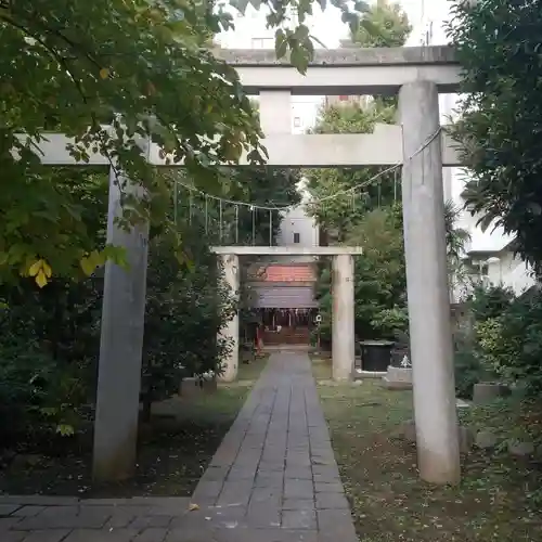 新橋鹽竃神社の鳥居