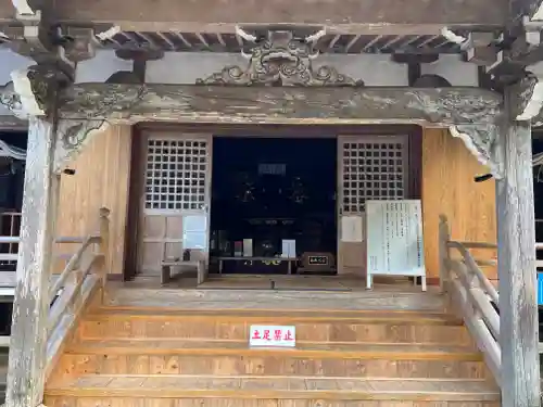 金武観音寺の本殿