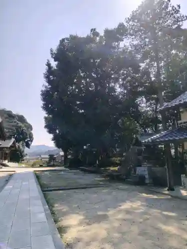 揖夜神社の{uncategorized: "未分類", other: "その他", undefined: "問題あり", building: "その他建物", grave: "お墓", sacred_gate: "鳥居", guardian: "狛犬", statue: "像", buddha: "仏像", history: "歴史", nature: "自然", garden: "庭園", animal: "動物", pagoda: "塔", temizu: "手水舎", mountain_gate: "山門・神門", sanctuary: "本殿・本堂", subordinate: "末社・摂社", art: "芸術", scenery: "景色", jizo: "地蔵", ema: "絵馬", goshuin: "御朱印", omikuji: "おみくじ", items: "授与品その他", amulet: "お守り", goshuincho: "御朱印帳", eats: "食事", festival: "お祭り", votive_dance: "神楽", shichigosan: "七五三参", wedding: "結婚式", experience: "体験その他", initially: "初詣", around: "周辺", anti_infection: "感染症対策"}