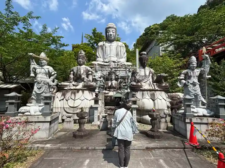 南法華寺(壷阪寺)の{uncategorized: "未分類", other: "その他", undefined: "問題あり", building: "その他建物", grave: "お墓", sacred_gate: "鳥居", guardian: "狛犬", statue: "像", buddha: "仏像", history: "歴史", nature: "自然", garden: "庭園", animal: "動物", pagoda: "塔", temizu: "手水舎", mountain_gate: "山門・神門", sanctuary: "本殿・本堂", subordinate: "末社・摂社", art: "芸術", scenery: "景色", jizo: "地蔵", ema: "絵馬", goshuin: "御朱印", omikuji: "おみくじ", items: "授与品その他", amulet: "お守り", goshuincho: "御朱印帳", eats: "食事", festival: "お祭り", votive_dance: "神楽", shichigosan: "七五三参", wedding: "結婚式", experience: "体験その他", initially: "初詣", around: "周辺", anti_infection: "感染症対策"}