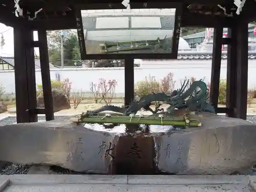 最上稲荷山妙教寺の手水舎