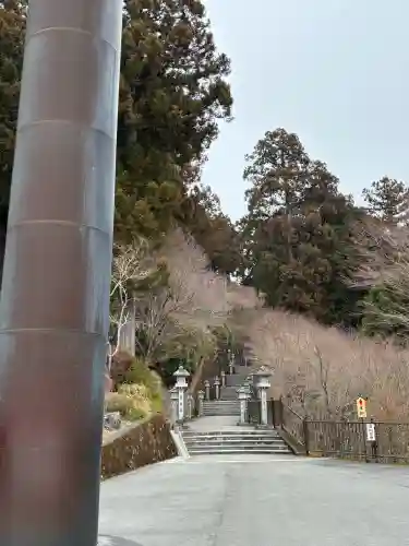 秋葉山本宮 秋葉神社 上社の{uncategorized: "未分類", other: "その他", undefined: "問題あり", building: "その他建物", grave: "お墓", sacred_gate: "鳥居", guardian: "狛犬", statue: "像", buddha: "仏像", history: "歴史", nature: "自然", garden: "庭園", animal: "動物", pagoda: "塔", temizu: "手水舎", mountain_gate: "山門・神門", sanctuary: "本殿・本堂", subordinate: "末社・摂社", art: "芸術", scenery: "景色", jizo: "地蔵", ema: "絵馬", goshuin: "御朱印", omikuji: "おみくじ", items: "授与品その他", amulet: "お守り", goshuincho: "御朱印帳", eats: "食事", festival: "お祭り", votive_dance: "神楽", shichigosan: "七五三参", wedding: "結婚式", experience: "体験その他", initially: "初詣", around: "周辺", anti_infection: "感染症対策"}
