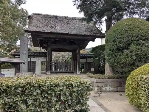 極楽寺（霊鷲山感應院極楽律寺）の山門・神門