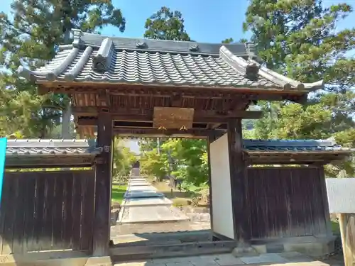 鶏足寺の山門