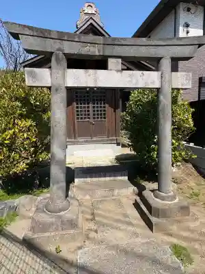 藤森稲荷神社の{uncategorized: "未分類", other: "その他", undefined: "問題あり", building: "その他建物", grave: "お墓", sacred_gate: "鳥居", guardian: "狛犬", statue: "像", buddha: "仏像", history: "歴史", nature: "自然", garden: "庭園", animal: "動物", pagoda: "塔", temizu: "手水舎", mountain_gate: "山門・神門", sanctuary: "本殿・本堂", subordinate: "末社・摂社", art: "芸術", scenery: "景色", jizo: "地蔵", ema: "絵馬", goshuin: "御朱印", omikuji: "おみくじ", items: "授与品その他", amulet: "お守り", goshuincho: "御朱印帳", eats: "食事", festival: "お祭り", votive_dance: "神楽", shichigosan: "七五三参", wedding: "結婚式", experience: "体験その他", initially: "初詣", around: "周辺", anti_infection: "感染症対策"}