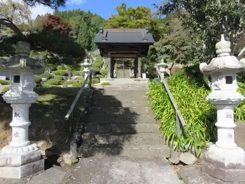 嶽林寺の山門