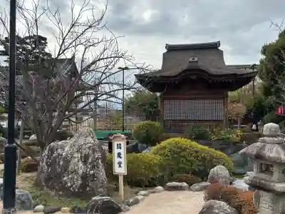 総持寺の{uncategorized: "未分類", other: "その他", undefined: "問題あり", building: "その他建物", grave: "お墓", sacred_gate: "鳥居", guardian: "狛犬", statue: "像", buddha: "仏像", history: "歴史", nature: "自然", garden: "庭園", animal: "動物", pagoda: "塔", temizu: "手水舎", mountain_gate: "山門・神門", sanctuary: "本殿・本堂", subordinate: "末社・摂社", art: "芸術", scenery: "景色", jizo: "地蔵", ema: "絵馬", goshuin: "御朱印", omikuji: "おみくじ", items: "授与品その他", amulet: "お守り", goshuincho: "御朱印帳", eats: "食事", festival: "お祭り", votive_dance: "神楽", shichigosan: "七五三参", wedding: "結婚式", experience: "体験その他", initially: "初詣", around: "周辺", anti_infection: "感染症対策"}