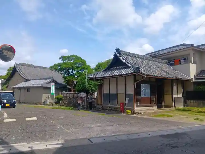 誓願寺の{uncategorized: "未分類", other: "その他", undefined: "問題あり", building: "その他建物", grave: "お墓", sacred_gate: "鳥居", guardian: "狛犬", statue: "像", buddha: "仏像", history: "歴史", nature: "自然", garden: "庭園", animal: "動物", pagoda: "塔", temizu: "手水舎", mountain_gate: "山門・神門", sanctuary: "本殿・本堂", subordinate: "末社・摂社", art: "芸術", scenery: "景色", jizo: "地蔵", ema: "絵馬", goshuin: "御朱印", omikuji: "おみくじ", items: "授与品その他", amulet: "お守り", goshuincho: "御朱印帳", eats: "食事", festival: "お祭り", votive_dance: "神楽", shichigosan: "七五三参", wedding: "結婚式", experience: "体験その他", initially: "初詣", around: "周辺", anti_infection: "感染症対策"}