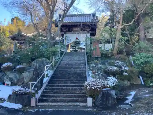 薬王寺の{uncategorized: "未分類", other: "その他", undefined: "問題あり", building: "その他建物", grave: "お墓", sacred_gate: "鳥居", guardian: "狛犬", statue: "像", buddha: "仏像", history: "歴史", nature: "自然", garden: "庭園", animal: "動物", pagoda: "塔", temizu: "手水舎", mountain_gate: "山門・神門", sanctuary: "本殿・本堂", subordinate: "末社・摂社", art: "芸術", scenery: "景色", jizo: "地蔵", ema: "絵馬", goshuin: "御朱印", omikuji: "おみくじ", items: "授与品その他", amulet: "お守り", goshuincho: "御朱印帳", eats: "食事", festival: "お祭り", votive_dance: "神楽", shichigosan: "七五三参", wedding: "結婚式", experience: "体験その他", initially: "初詣", around: "周辺", anti_infection: "感染症対策"}