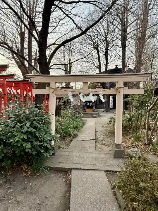 金山神社(若宮八幡宮境内社)の{uncategorized: "未分類", other: "その他", undefined: "問題あり", building: "その他建物", grave: "お墓", sacred_gate: "鳥居", guardian: "狛犬", statue: "像", buddha: "仏像", history: "歴史", nature: "自然", garden: "庭園", animal: "動物", pagoda: "塔", temizu: "手水舎", mountain_gate: "山門・神門", sanctuary: "本殿・本堂", subordinate: "末社・摂社", art: "芸術", scenery: "景色", jizo: "地蔵", ema: "絵馬", goshuin: "御朱印", omikuji: "おみくじ", items: "授与品その他", amulet: "お守り", goshuincho: "御朱印帳", eats: "食事", festival: "お祭り", votive_dance: "神楽", shichigosan: "七五三参", wedding: "結婚式", experience: "体験その他", initially: "初詣", around: "周辺", anti_infection: "感染症対策"}