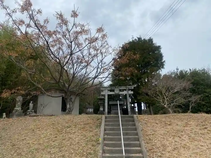 大神宮の{uncategorized: "未分類", other: "その他", undefined: "問題あり", building: "その他建物", grave: "お墓", sacred_gate: "鳥居", guardian: "狛犬", statue: "像", buddha: "仏像", history: "歴史", nature: "自然", garden: "庭園", animal: "動物", pagoda: "塔", temizu: "手水舎", mountain_gate: "山門・神門", sanctuary: "本殿・本堂", subordinate: "末社・摂社", art: "芸術", scenery: "景色", jizo: "地蔵", ema: "絵馬", goshuin: "御朱印", omikuji: "おみくじ", items: "授与品その他", amulet: "お守り", goshuincho: "御朱印帳", eats: "食事", festival: "お祭り", votive_dance: "神楽", shichigosan: "七五三参", wedding: "結婚式", experience: "体験その他", initially: "初詣", around: "周辺", anti_infection: "感染症対策"}