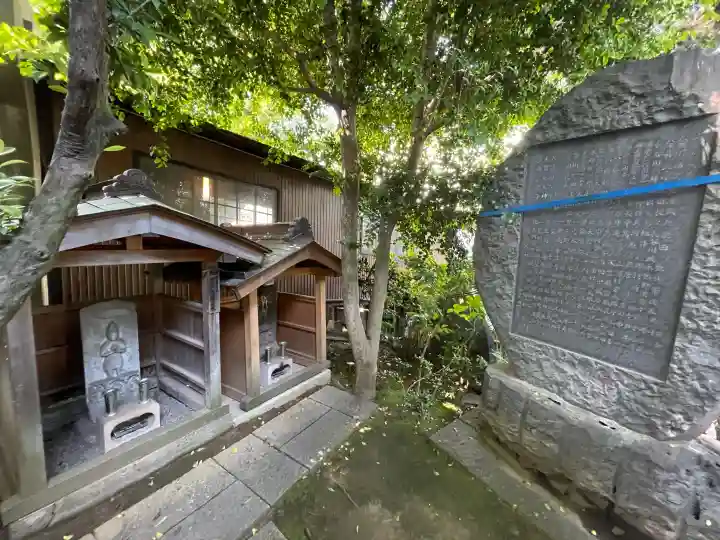 弘明寺の{uncategorized: "未分類", other: "その他", undefined: "問題あり", building: "その他建物", grave: "お墓", sacred_gate: "鳥居", guardian: "狛犬", statue: "像", buddha: "仏像", history: "歴史", nature: "自然", garden: "庭園", animal: "動物", pagoda: "塔", temizu: "手水舎", mountain_gate: "山門・神門", sanctuary: "本殿・本堂", subordinate: "末社・摂社", art: "芸術", scenery: "景色", jizo: "地蔵", ema: "絵馬", goshuin: "御朱印", omikuji: "おみくじ", items: "授与品その他", amulet: "お守り", goshuincho: "御朱印帳", eats: "食事", festival: "お祭り", votive_dance: "神楽", shichigosan: "七五三参", wedding: "結婚式", experience: "体験その他", initially: "初詣", around: "周辺", anti_infection: "感染症対策"}