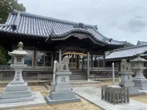上田八幡神社の{uncategorized: "未分類", other: "その他", undefined: "問題あり", building: "その他建物", grave: "お墓", sacred_gate: "鳥居", guardian: "狛犬", statue: "像", buddha: "仏像", history: "歴史", nature: "自然", garden: "庭園", animal: "動物", pagoda: "塔", temizu: "手水舎", mountain_gate: "山門・神門", sanctuary: "本殿・本堂", subordinate: "末社・摂社", art: "芸術", scenery: "景色", jizo: "地蔵", ema: "絵馬", goshuin: "御朱印", omikuji: "おみくじ", items: "授与品その他", amulet: "お守り", goshuincho: "御朱印帳", eats: "食事", festival: "お祭り", votive_dance: "神楽", shichigosan: "七五三参", wedding: "結婚式", experience: "体験その他", initially: "初詣", around: "周辺", anti_infection: "感染症対策"}