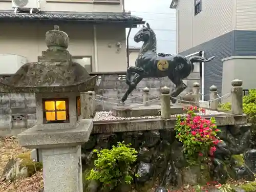 中野神社の像