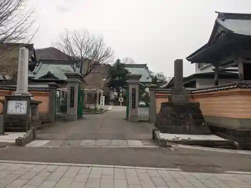 実行寺の山門