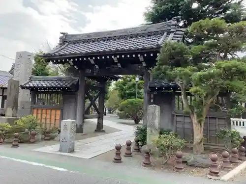 本覚寺の山門