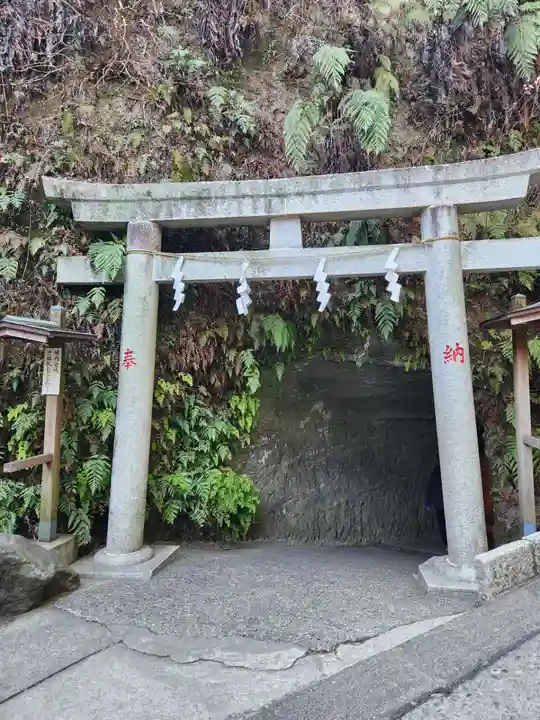銭洗弁財天宇賀福神社(神奈川県)