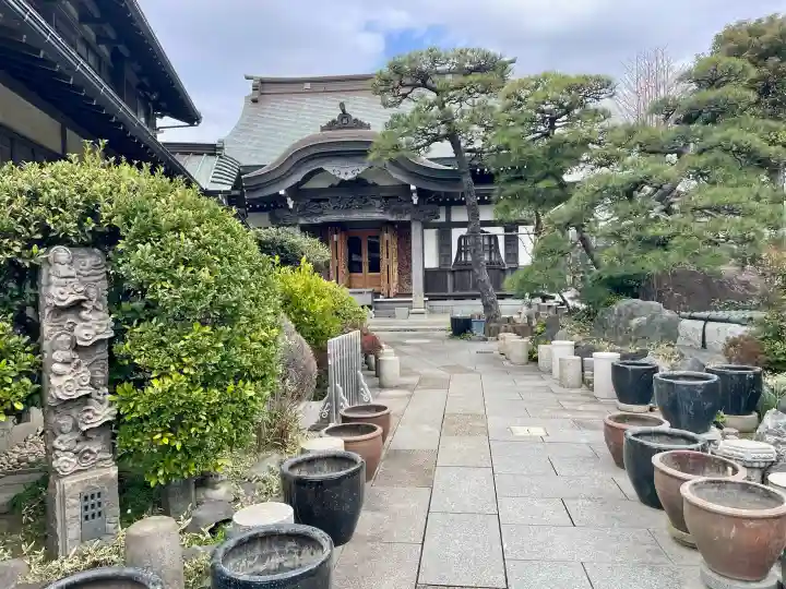 日蓮宗龍口山本龍寺の{uncategorized: "未分類", other: "その他", undefined: "問題あり", building: "その他建物", grave: "お墓", sacred_gate: "鳥居", guardian: "狛犬", statue: "像", buddha: "仏像", history: "歴史", nature: "自然", garden: "庭園", animal: "動物", pagoda: "塔", temizu: "手水舎", mountain_gate: "山門・神門", sanctuary: "本殿・本堂", subordinate: "末社・摂社", art: "芸術", scenery: "景色", jizo: "地蔵", ema: "絵馬", goshuin: "御朱印", omikuji: "おみくじ", items: "授与品その他", amulet: "お守り", goshuincho: "御朱印帳", eats: "食事", festival: "お祭り", votive_dance: "神楽", shichigosan: "七五三参", wedding: "結婚式", experience: "体験その他", initially: "初詣", around: "周辺", anti_infection: "感染症対策"}