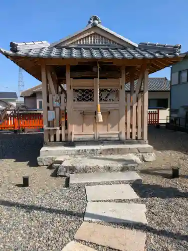 石占井神社の{uncategorized: "未分類", other: "その他", undefined: "問題あり", building: "その他建物", grave: "お墓", sacred_gate: "鳥居", guardian: "狛犬", statue: "像", buddha: "仏像", history: "歴史", nature: "自然", garden: "庭園", animal: "動物", pagoda: "塔", temizu: "手水舎", mountain_gate: "山門・神門", sanctuary: "本殿・本堂", subordinate: "末社・摂社", art: "芸術", scenery: "景色", jizo: "地蔵", ema: "絵馬", goshuin: "御朱印", omikuji: "おみくじ", items: "授与品その他", amulet: "お守り", goshuincho: "御朱印帳", eats: "食事", festival: "お祭り", votive_dance: "神楽", shichigosan: "七五三参", wedding: "結婚式", experience: "体験その他", initially: "初詣", around: "周辺", anti_infection: "感染症対策"}