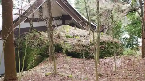 日石寺の本殿