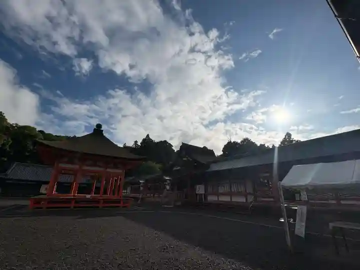 美濃國一宮 南宮大社の{uncategorized: "未分類", other: "その他", undefined: "問題あり", building: "その他建物", grave: "お墓", sacred_gate: "鳥居", guardian: "狛犬", statue: "像", buddha: "仏像", history: "歴史", nature: "自然", garden: "庭園", animal: "動物", pagoda: "塔", temizu: "手水舎", mountain_gate: "山門・神門", sanctuary: "本殿・本堂", subordinate: "末社・摂社", art: "芸術", scenery: "景色", jizo: "地蔵", ema: "絵馬", goshuin: "御朱印", omikuji: "おみくじ", items: "授与品その他", amulet: "お守り", goshuincho: "御朱印帳", eats: "食事", festival: "お祭り", votive_dance: "神楽", shichigosan: "七五三参", wedding: "結婚式", experience: "体験その他", initially: "初詣", around: "周辺", anti_infection: "感染症対策"}