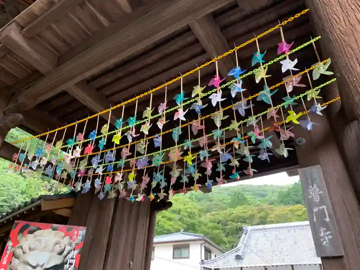 普門寺(切り絵御朱印発祥の寺)の山門・神門