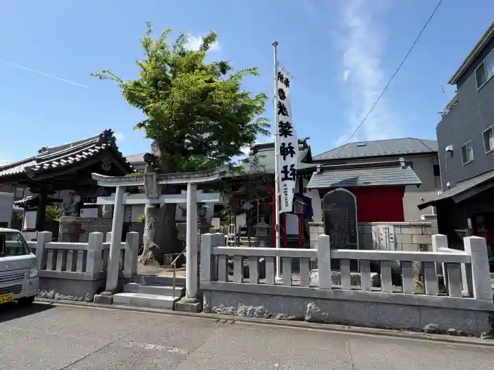 秋葉神社の{uncategorized: "未分類", other: "その他", undefined: "問題あり", building: "その他建物", grave: "お墓", sacred_gate: "鳥居", guardian: "狛犬", statue: "像", buddha: "仏像", history: "歴史", nature: "自然", garden: "庭園", animal: "動物", pagoda: "塔", temizu: "手水舎", mountain_gate: "山門・神門", sanctuary: "本殿・本堂", subordinate: "末社・摂社", art: "芸術", scenery: "景色", jizo: "地蔵", ema: "絵馬", goshuin: "御朱印", omikuji: "おみくじ", items: "授与品その他", amulet: "お守り", goshuincho: "御朱印帳", eats: "食事", festival: "お祭り", votive_dance: "神楽", shichigosan: "七五三参", wedding: "結婚式", experience: "体験その他", initially: "初詣", around: "周辺", anti_infection: "感染症対策"}