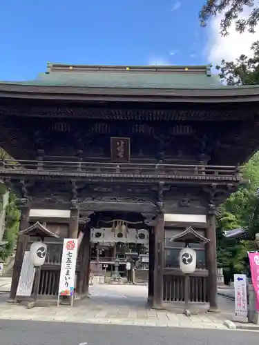 日牟禮八幡宮の山門