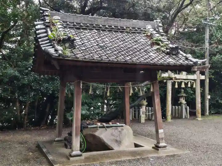 成石神社の手水舎