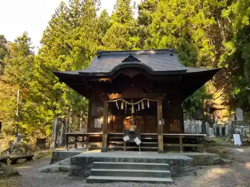 甲斐駒ヶ岳神社の本殿