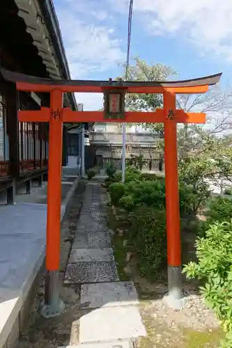 市軸稲荷神社の鳥居