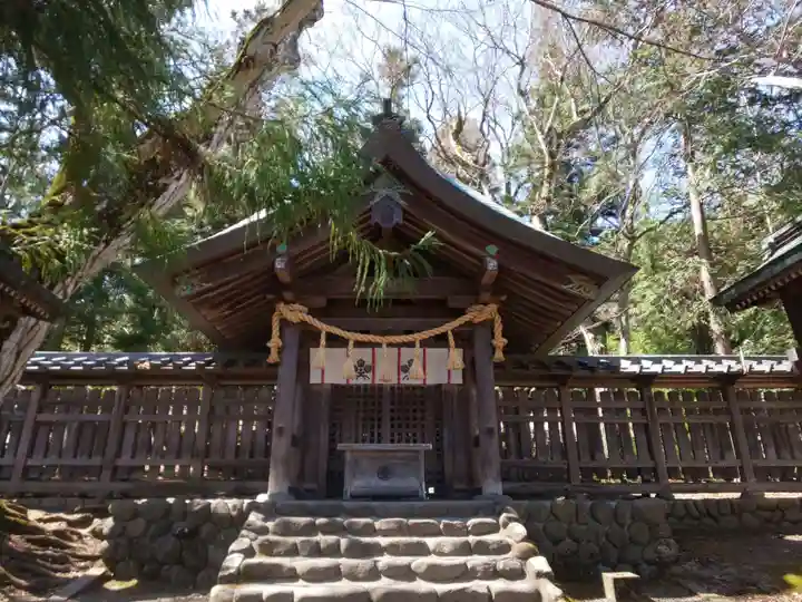 諏訪大社上社前宮の本殿・本堂