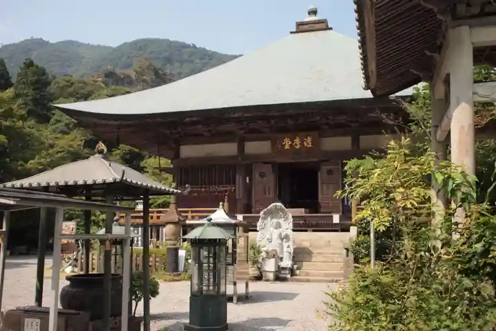両子寺の本殿・本堂