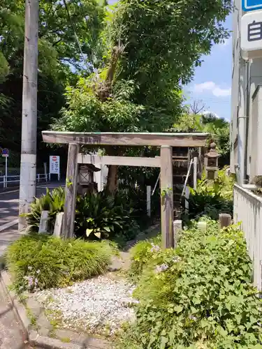 新宮坂神社の鳥居