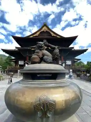 善光寺の{uncategorized: "未分類", other: "その他", undefined: "問題あり", building: "その他建物", grave: "お墓", sacred_gate: "鳥居", guardian: "狛犬", statue: "像", buddha: "仏像", history: "歴史", nature: "自然", garden: "庭園", animal: "動物", pagoda: "塔", temizu: "手水舎", mountain_gate: "山門・神門", sanctuary: "本殿・本堂", subordinate: "末社・摂社", art: "芸術", scenery: "景色", jizo: "地蔵", ema: "絵馬", goshuin: "御朱印", omikuji: "おみくじ", items: "授与品その他", amulet: "お守り", goshuincho: "御朱印帳", eats: "食事", festival: "お祭り", votive_dance: "神楽", shichigosan: "七五三参", wedding: "結婚式", experience: "体験その他", initially: "初詣", around: "周辺", anti_infection: "感染症対策"}